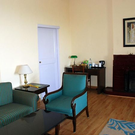 Alasia Hotel Kasauli Ngoại thất bức ảnh