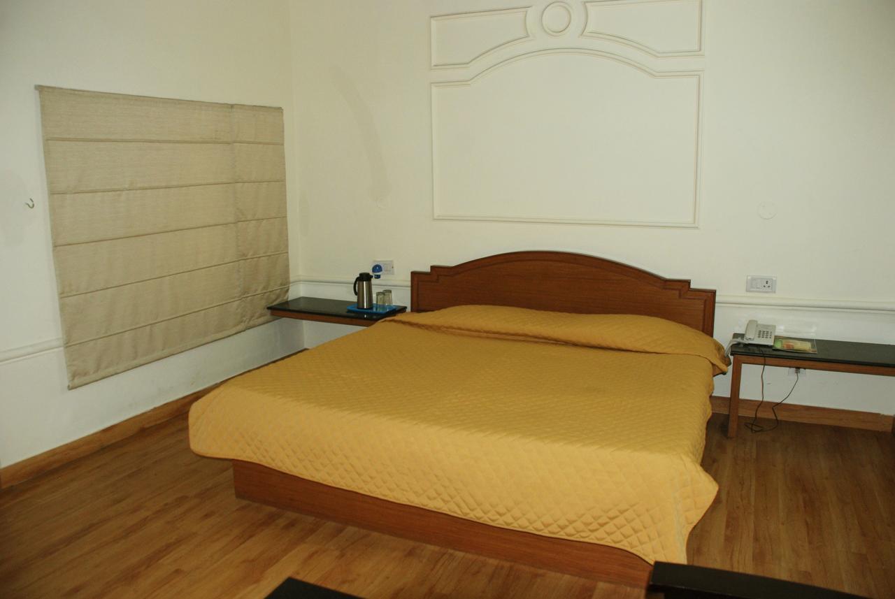 Alasia Hotel Kasauli Ngoại thất bức ảnh