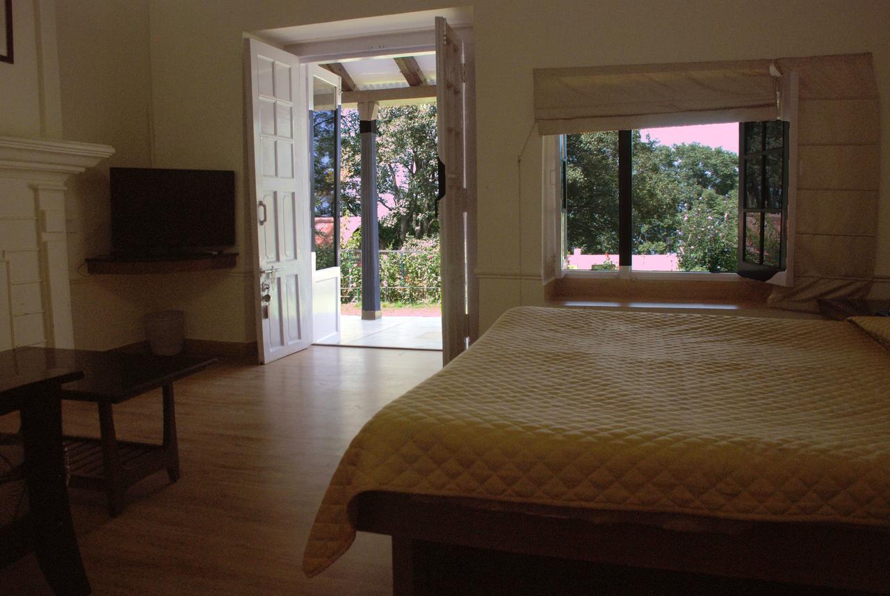 Alasia Hotel Kasauli Ngoại thất bức ảnh